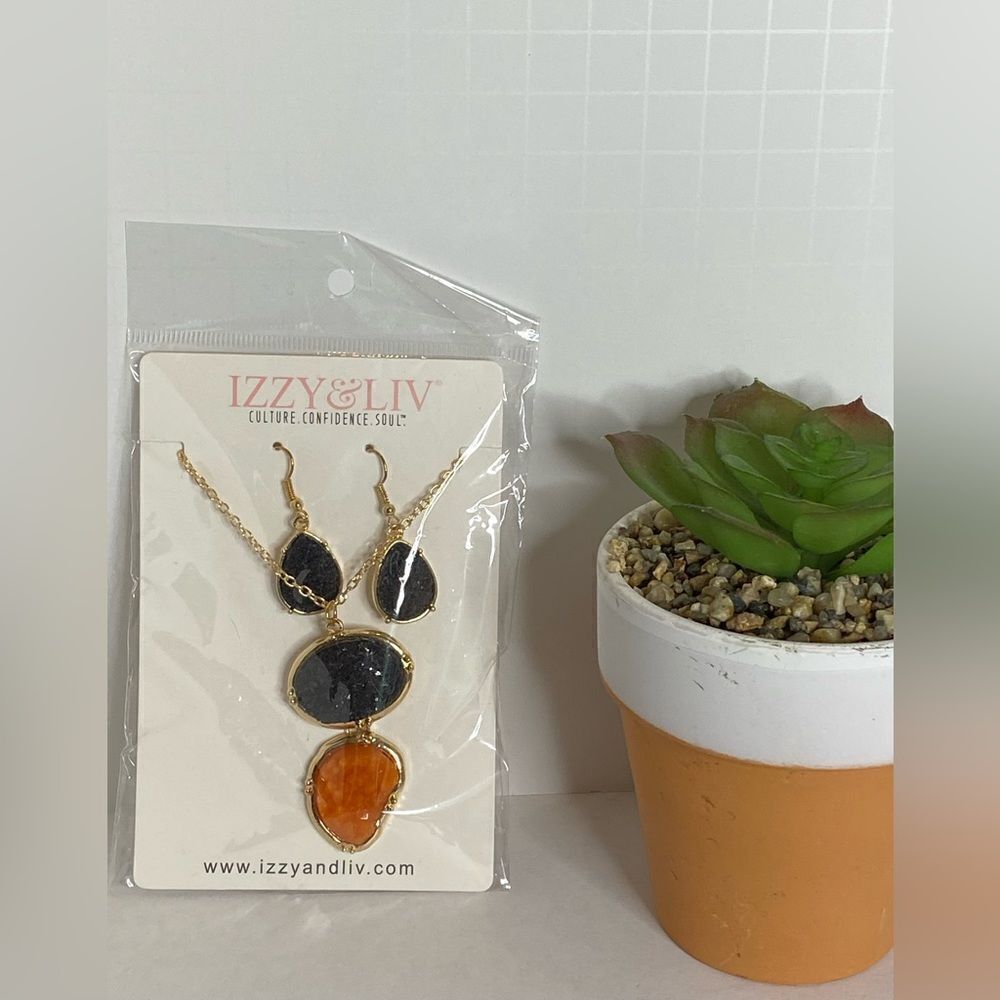 Izzy Andliv Earrings And Bracelet Set